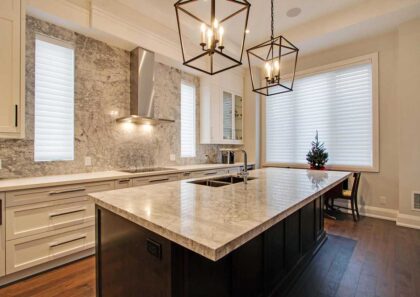 415-Queen-St-Newmarket-ON-L3Y-large-013-19-Coach-House--KitchenBreakfast-1500x1000-72dpi