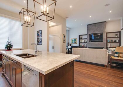 415-Queen-St-Newmarket-ON-L3Y-large-015-29-Coach-House--KitchenFamily-1500x1000-72dpi