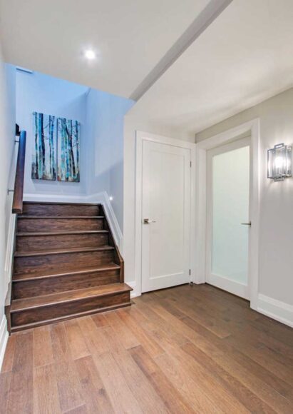 415-Queen-St-Newmarket-ON-L3Y-large-025-13-Coach-House--Staircase-667x1000-72dpi