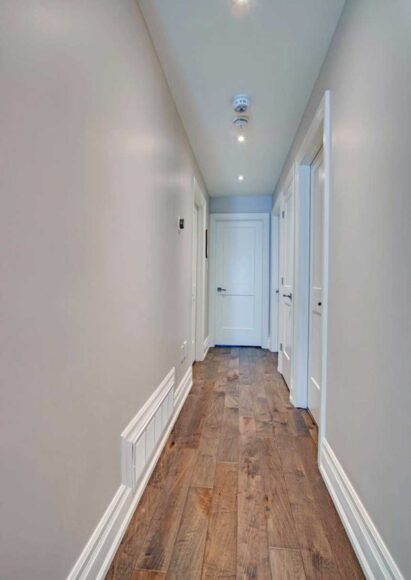 87-Button-Rd-Vaughan-ON-L4L-large-033-020-Hallway-667x1000-72dpi