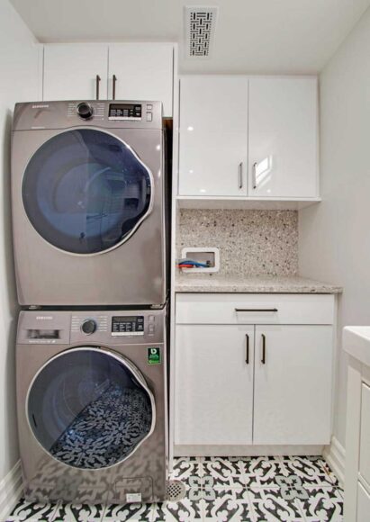 87-Button-Rd-Vaughan-ON-L4L-large-058-050-Lower-Level--BathroomLaundry-667x1000-72dpi